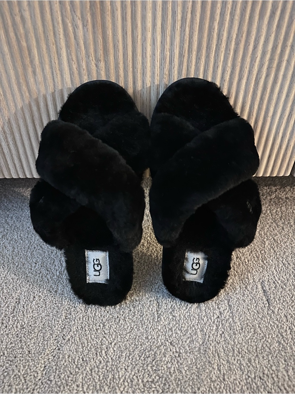 UGG Women's Black Fluff Crossband Slide Slippers - Size 7